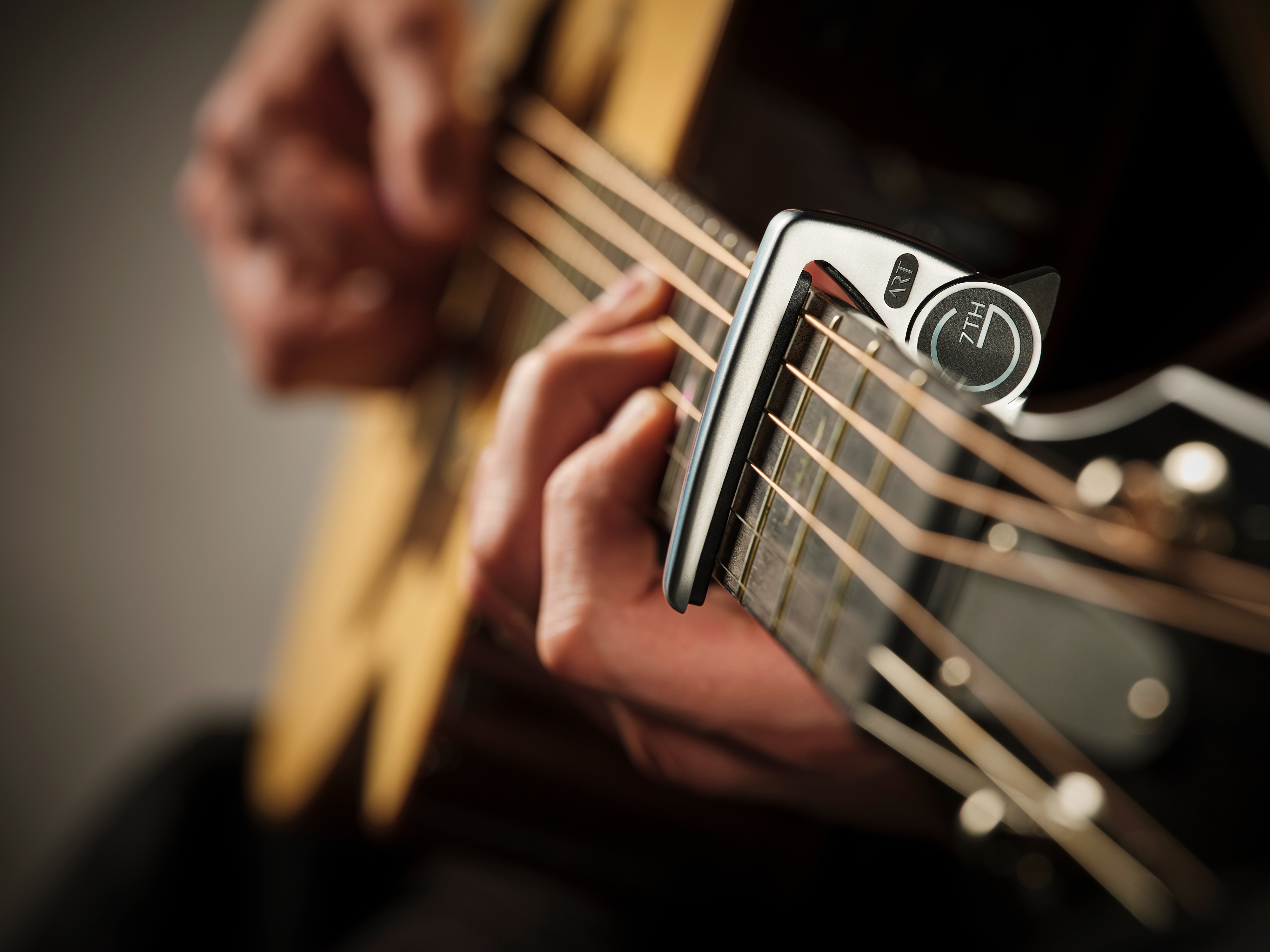 Performance 3 silver - hero acoustic 01