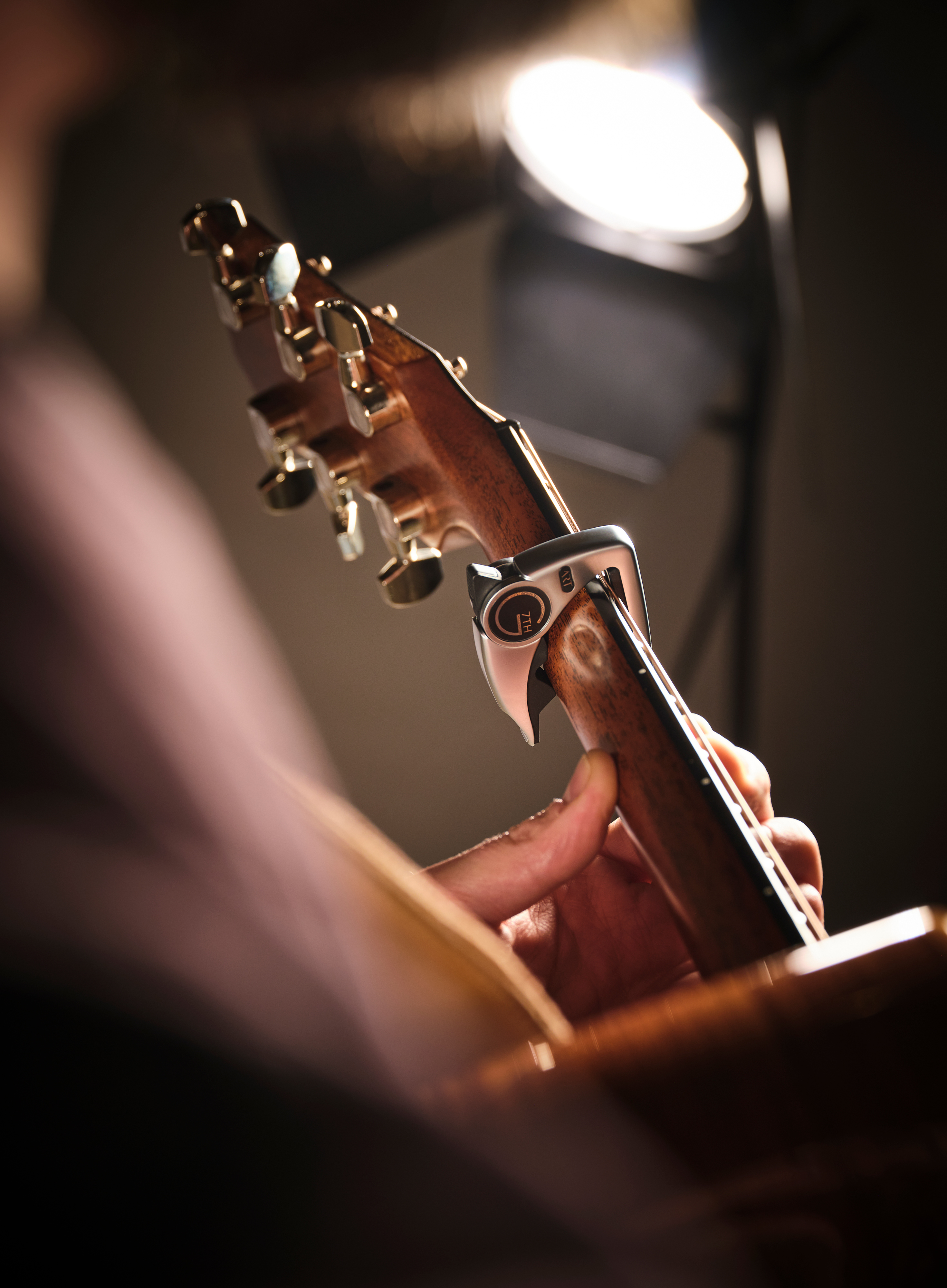 Performance 3 silver - hero acoustic 04